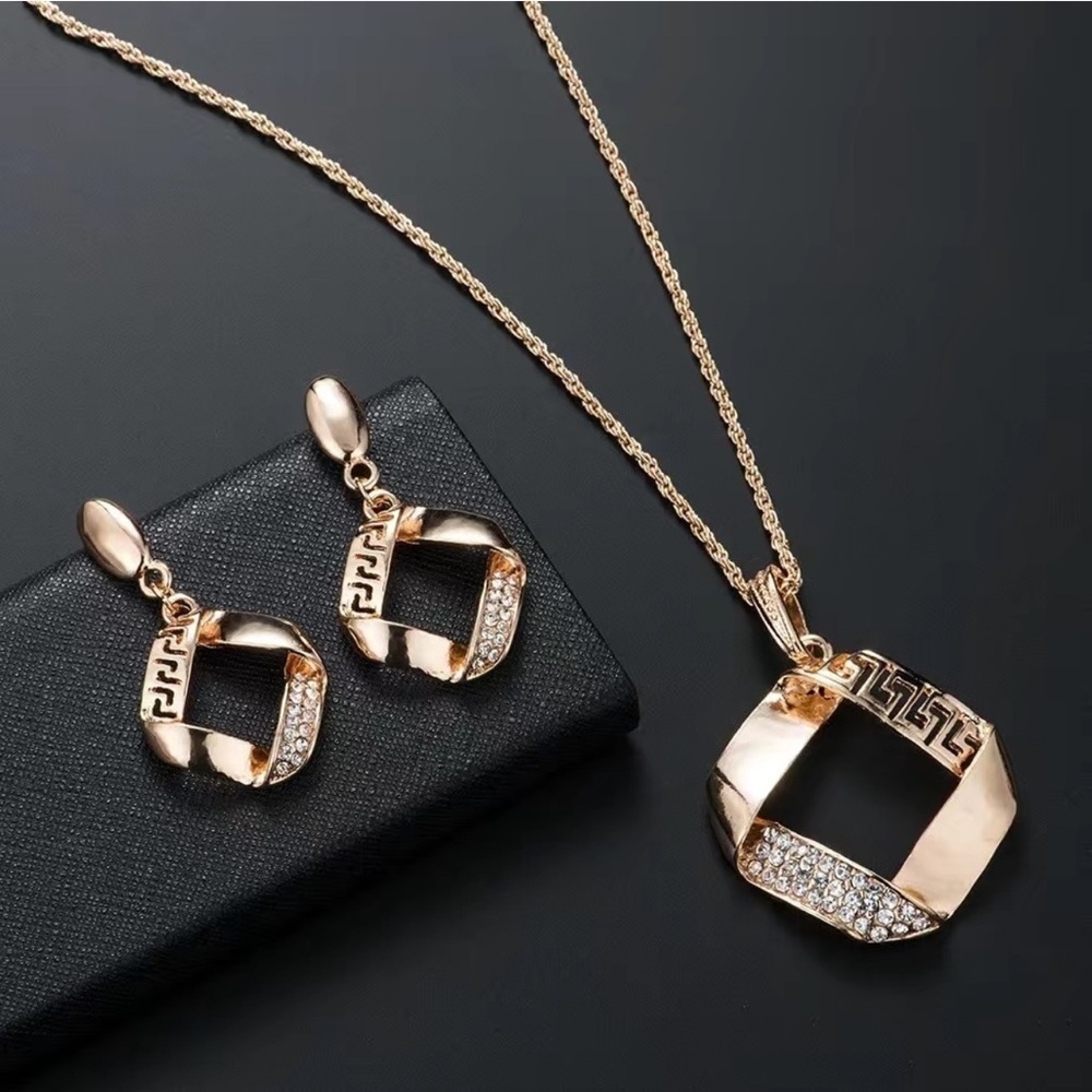 NWT, Square Pendant Necklace & Earrings Set